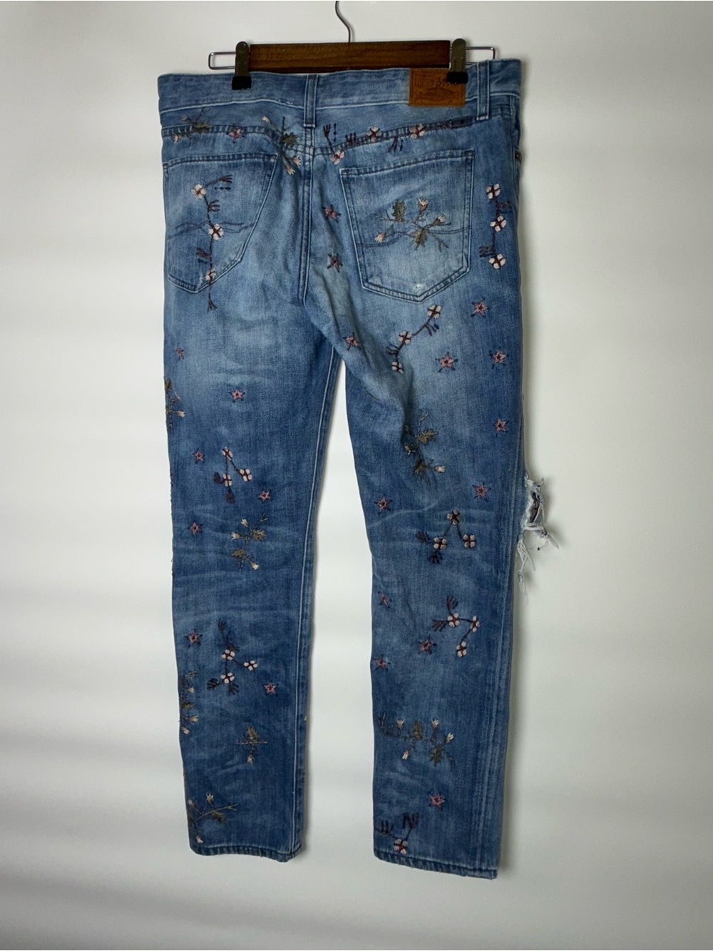 Lucky Brand Sienna Slim Boyfriend Floral Embroidered Distressed Jeans Size 4/27 - Picture 6 of 11